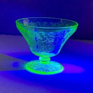 Hazel Atlas Glass FLORENTINE No 2 Green Champagne Sherbet Depression Uranium